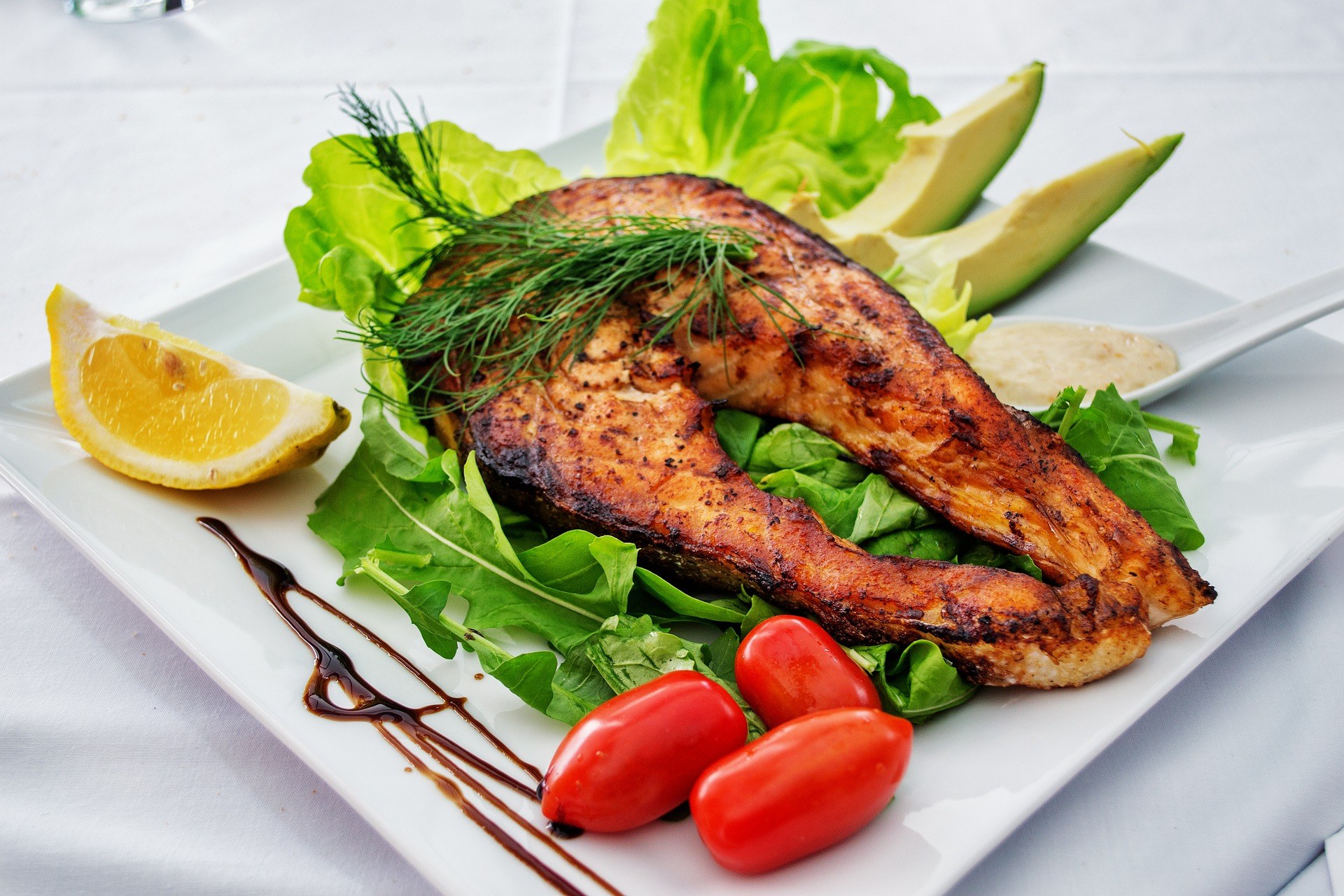 salmon-1485014_1920 saumon dans une assiette